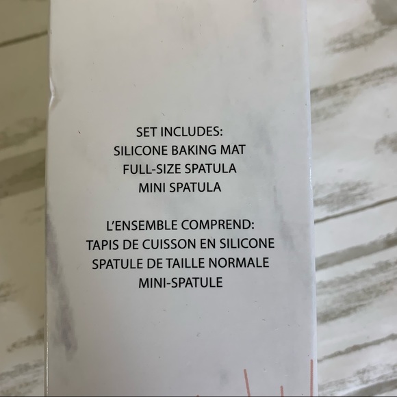 Chic & Tonic Silicone Baking Set Mat & 2 Size Spatulas Blues - Picture 7 of 9